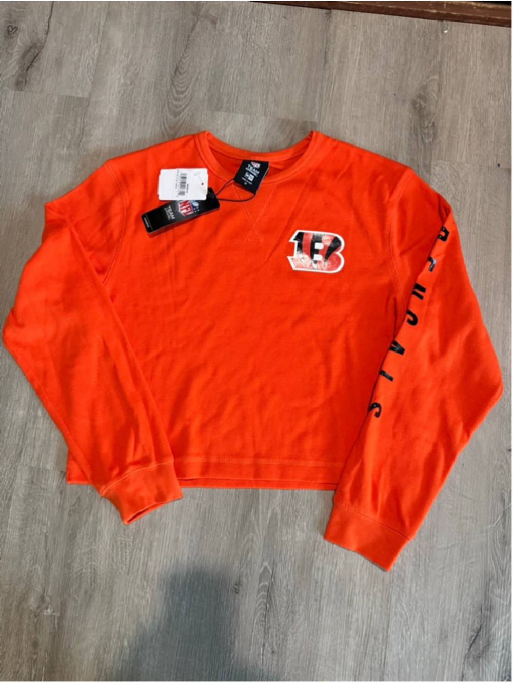 Women's NFL Team Apparel Orange Cincinnati Bengals Long Sleeve Cropped Tee M